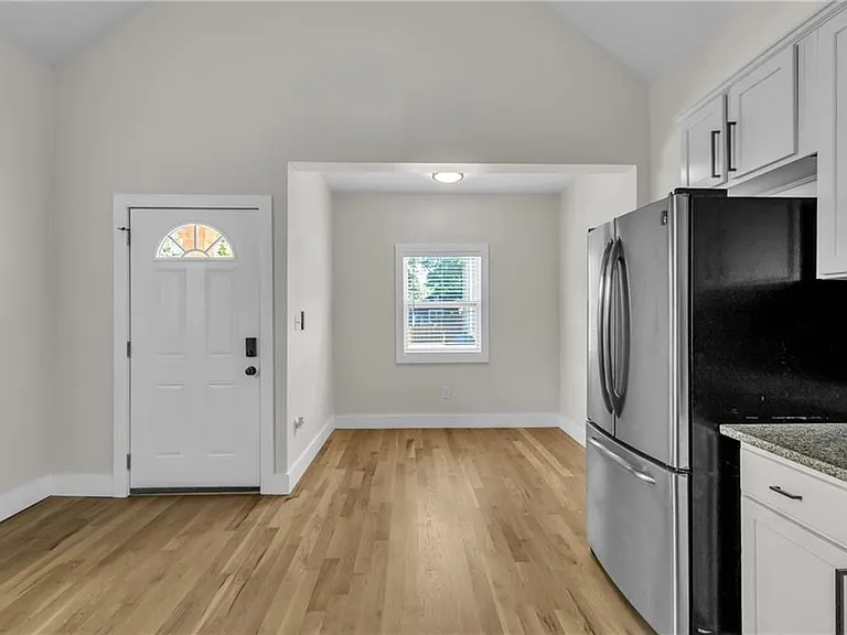 575 Martin St SE — Photo 6