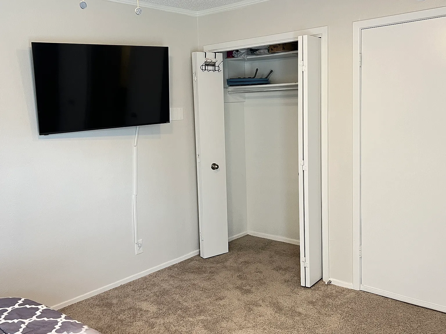 3 bed, 1800 sqft, $1,000 — Photo 3