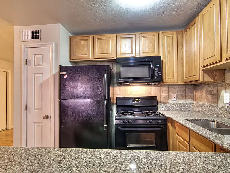 3508-10 Russell Ave — Photo 23