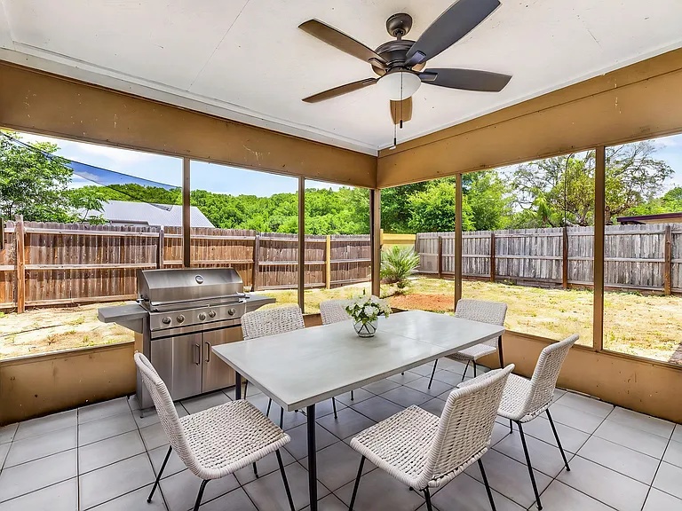 8601 Zane Ln — Photo 9