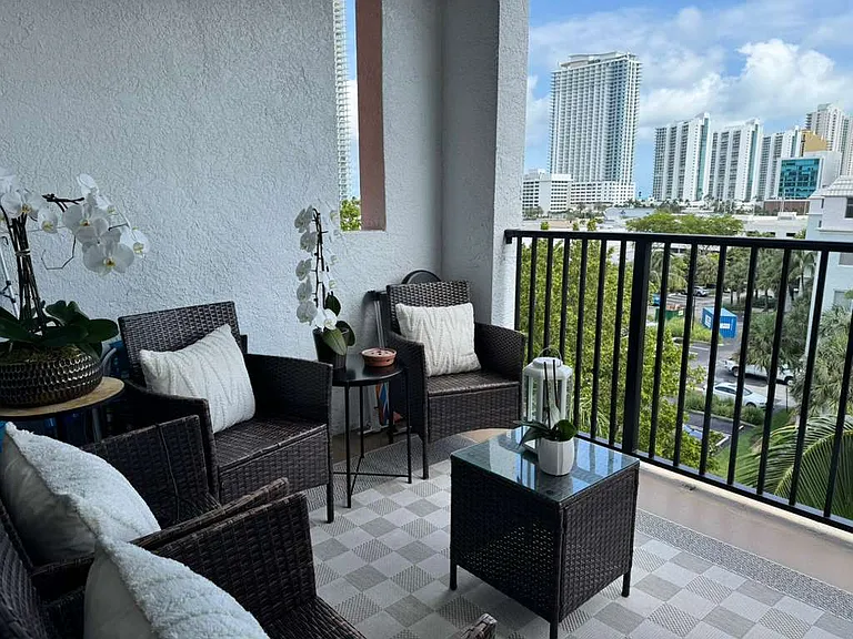 17145 N Bay Rd #Penthouse 4609 — Photo 23
