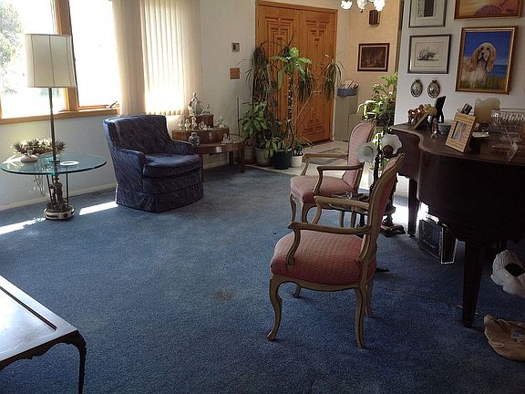 Spacious living room