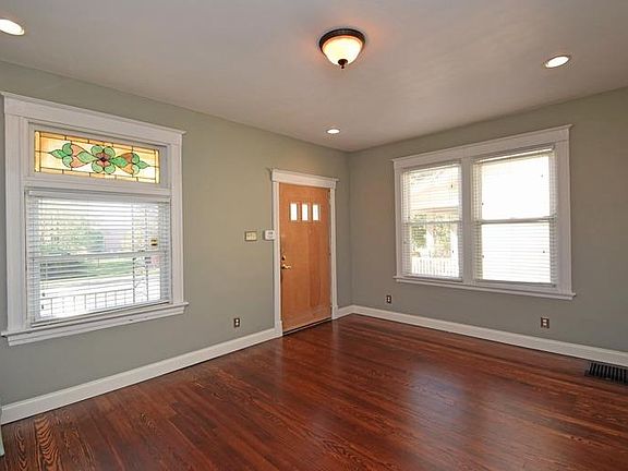 4th image of 5540 Belmont Ave