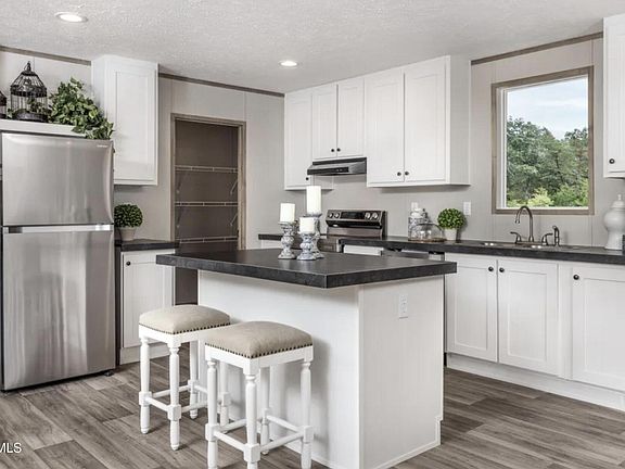 3rd image of 3398 Hugo Road