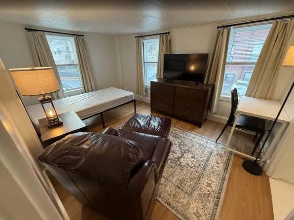 47 Oak Ter Unit 2, Haverhill, MA 01832