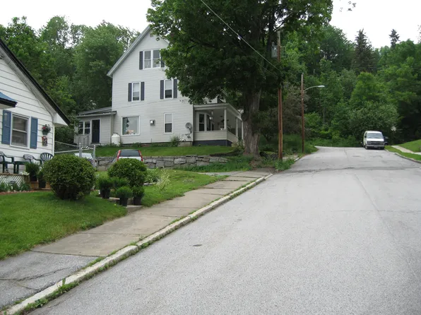 28 Maple Grove St, Barre, VT 05641