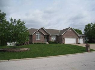 2821 Hayfield Ln, Quincy, IL 62301