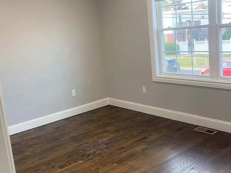 578 Albert St — Photo 19