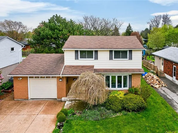 167 Darlington Dr, Hamilton, ON L9C 2M4
