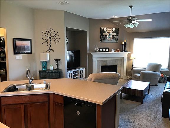 4th image of 2485 Bridgeport Dr