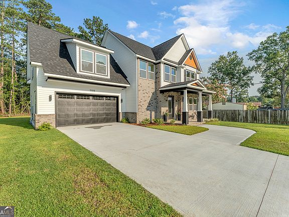 3rd image of 1105 Woodland Dr