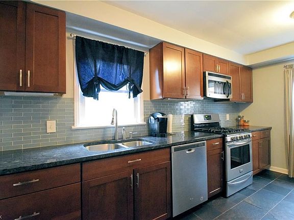 2nd image of 5995 Maplecliff Dr