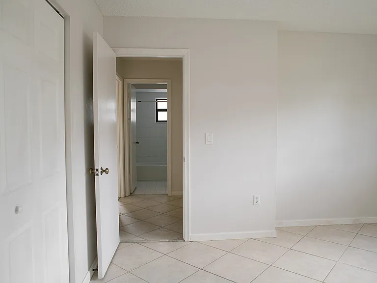 13920 SW 52nd Ln — Photo 15