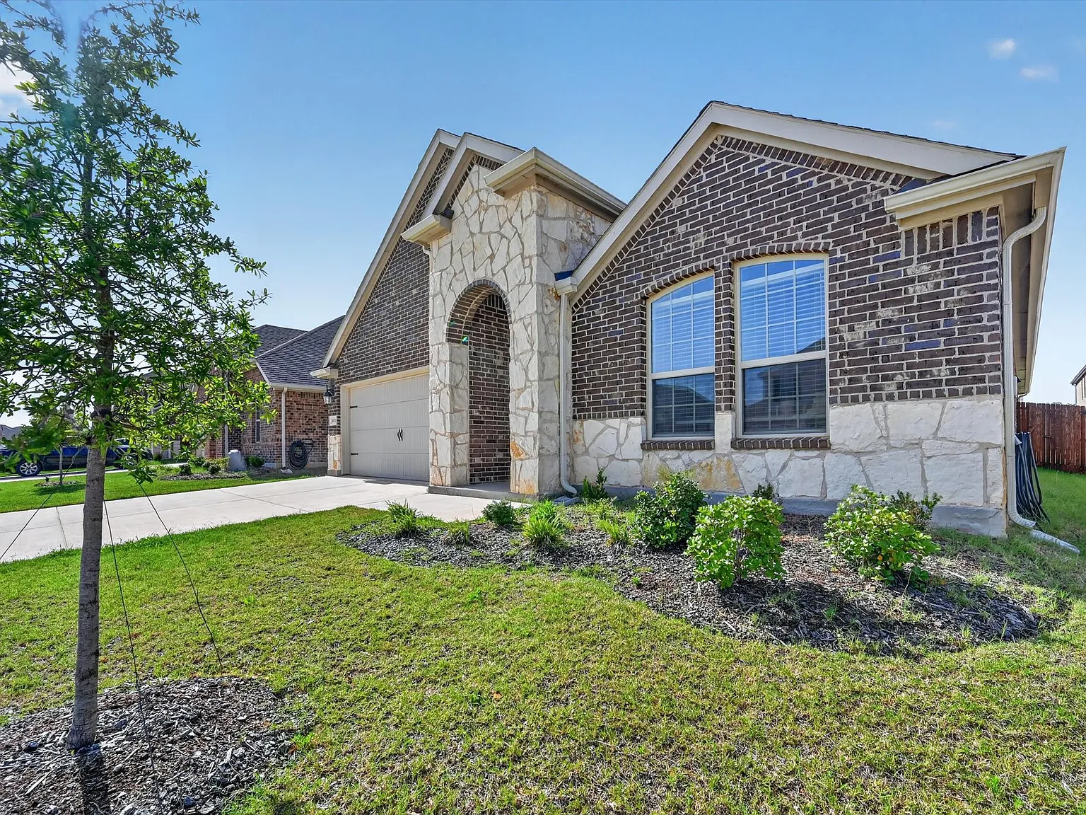 4 bed, 2036 sqft, $2,550 — Photo 3