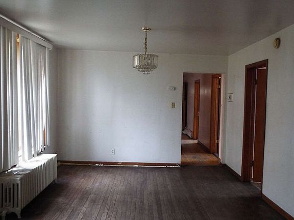 5th image of 5023 W Saint Paul Ave