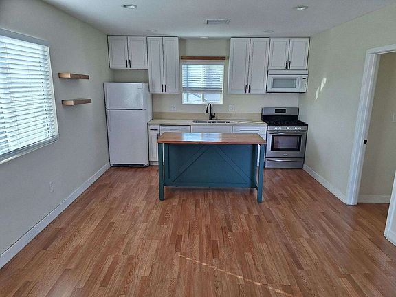 4th image of 3809 Rose Ave #A