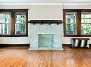 1090 Washington Rd, Mt Lebanon, PA 15228