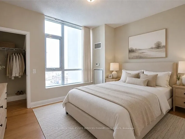 1 Hurontario St #806 — Photo 21