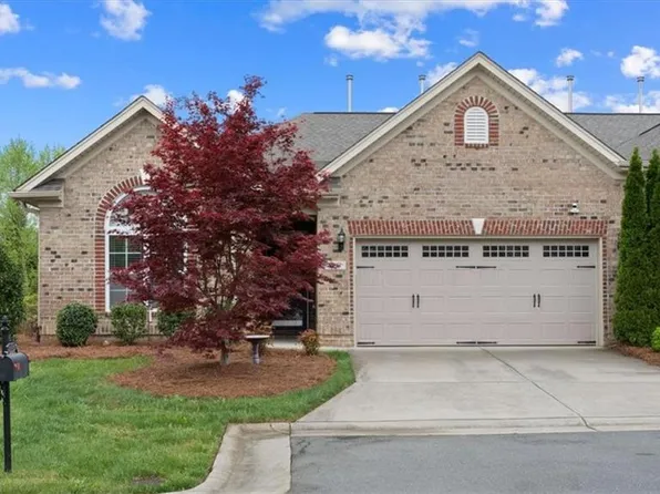 5214 York Place Ct, Walkertown, NC 27051