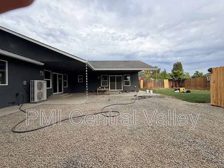 1710 Waverly Dr — Photo 38