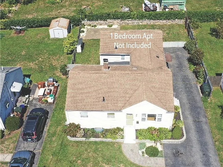 15 Bayshore Dr — Photo 2