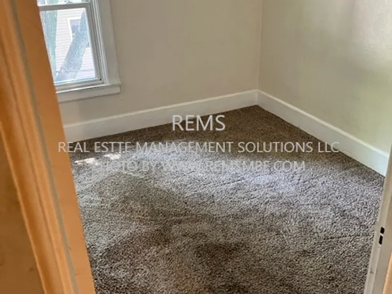 627 N Park St — Photo 5