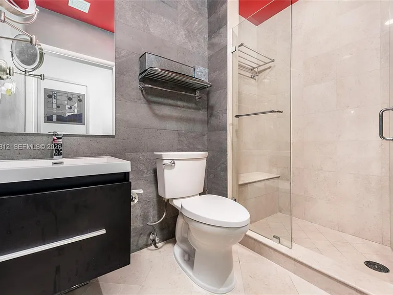 100 S Pointe Dr #610 — Photo 25