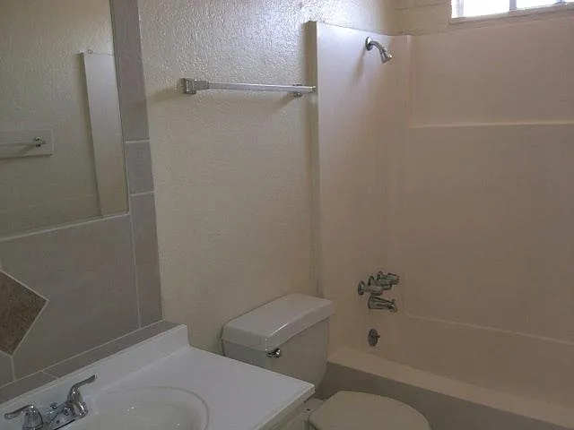 2456 E Warwick Vista — Photo 4