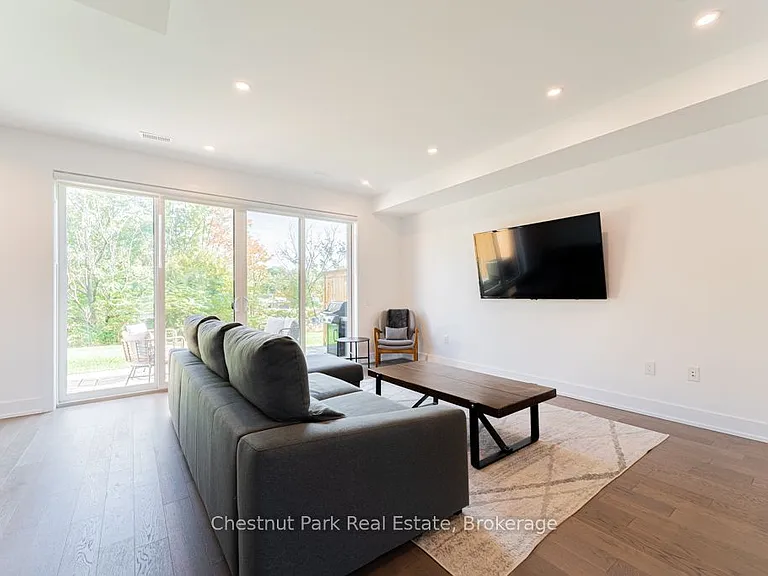29 Rockmount Cres — Photo 15