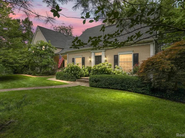 4200 Surrey Cross, Bloomfield Hills, MI 48301