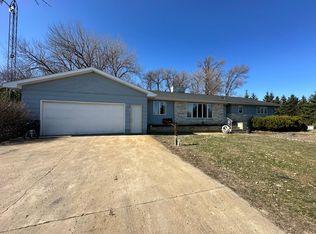 55788 256th St, Winthrop, MN 55396
