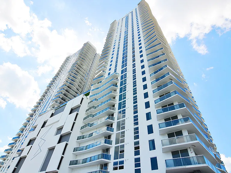 1426 NE Miami Ct #2020 — Photo 7