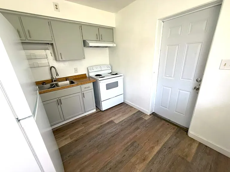 27331 Thrush Ave — Photo 2