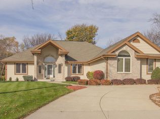 12340 W Whitaker Ave, Greenfield, WI 53228