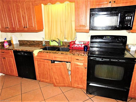 3rd image of 207 Rockcliff Ave