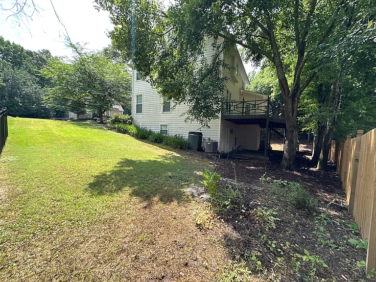 Pinehollow Ct — Photo 6