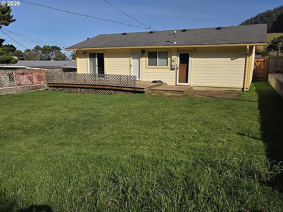 3rd image of 94044 Azalea Ln