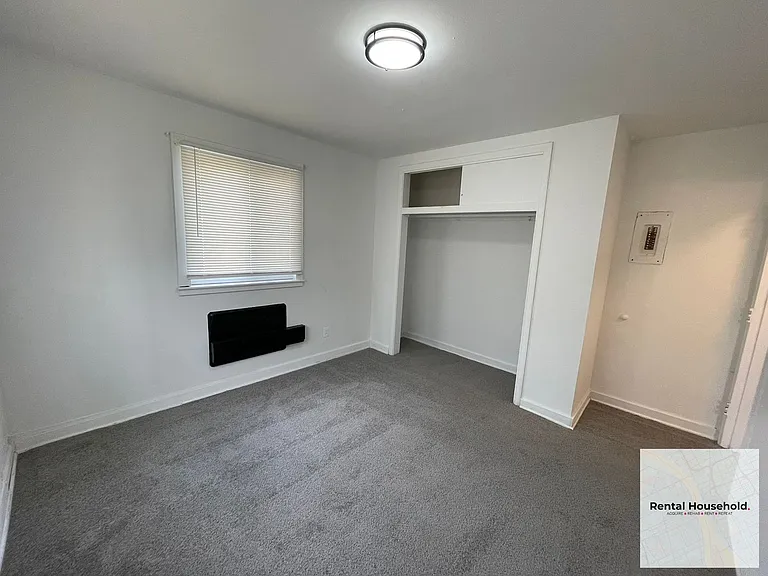 15211 Fenkell St — Photo 3