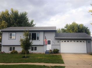 5704 W Dardanella Rd, Sioux Falls, SD 57106