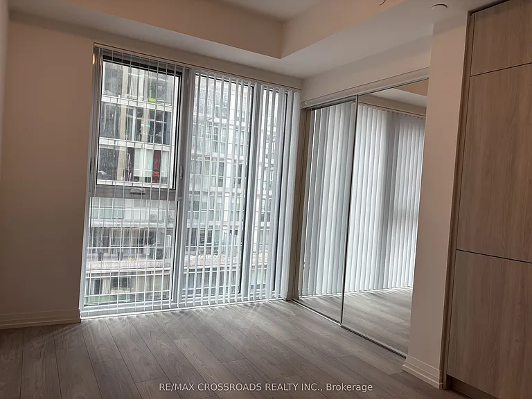 400 King St W #1010 — Photo 4