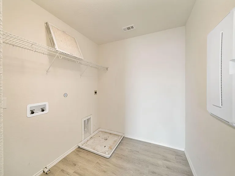 12042 Silver Lgt — Photo 25