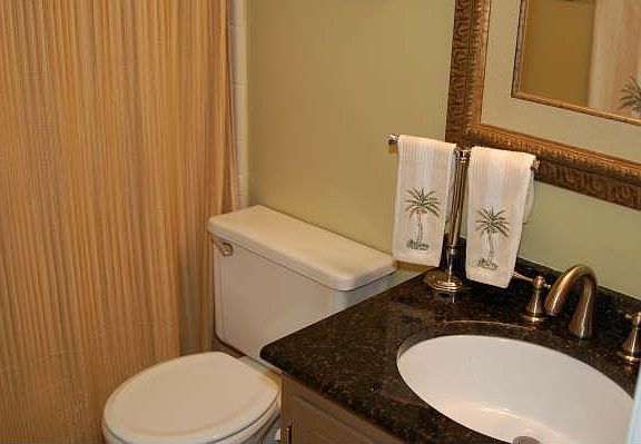 Downstairs full bathroom with granite counter top