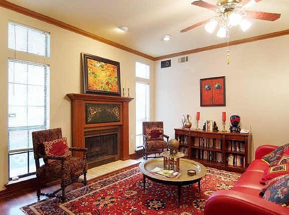 2nd image of 5822 Gaston Ave