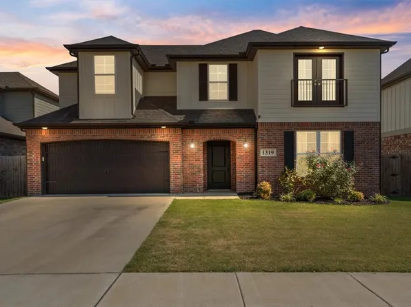 1319 Park St, Lowell, AR 72745