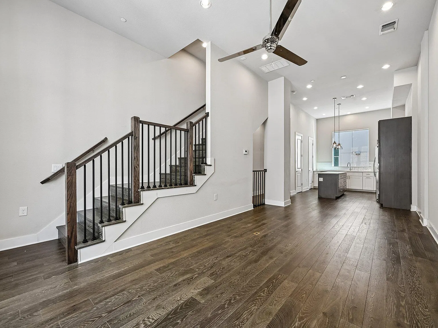3 bed, 3.5 bath, 1891 sqft, $3,750 — Photo 3