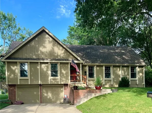 6705 NW Mirror Lake Ter, Parkville, MO 64152