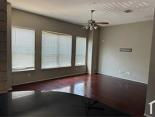 4 bed, 1940 sqft, $2,800 — Photo 4