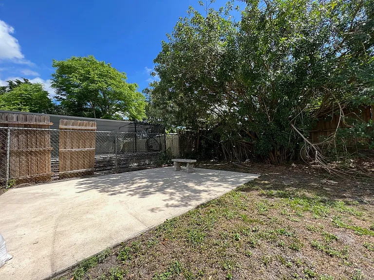 529 Hibiscus Way — Photo 38