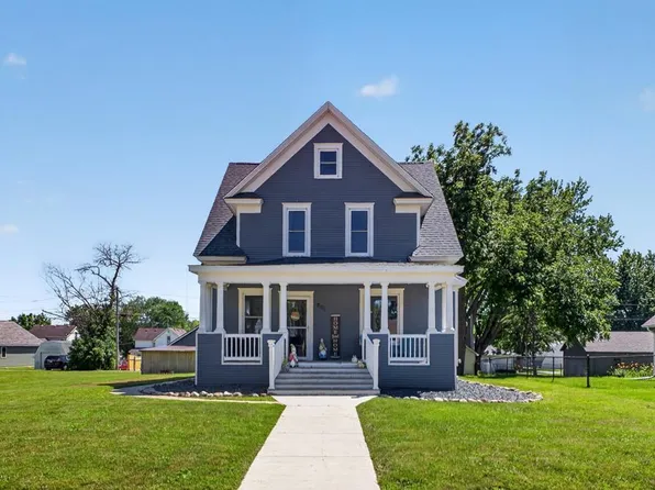 205 1st St SE, Hayfield, MN 55940