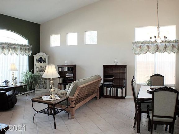 4th image of 1747 Crystal Downs Ave